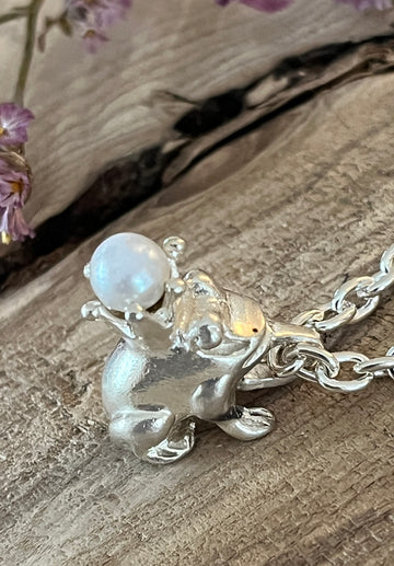 Süsser Frosch-Anhänger 925 Sterlingsilber mit echter Süsswasserperle in Krone 20x18mm