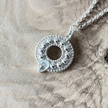 Anhänger Amulett 925 Sterlingsilber mit facettiertem Regenbogen Mondstein 26 × 16 mm