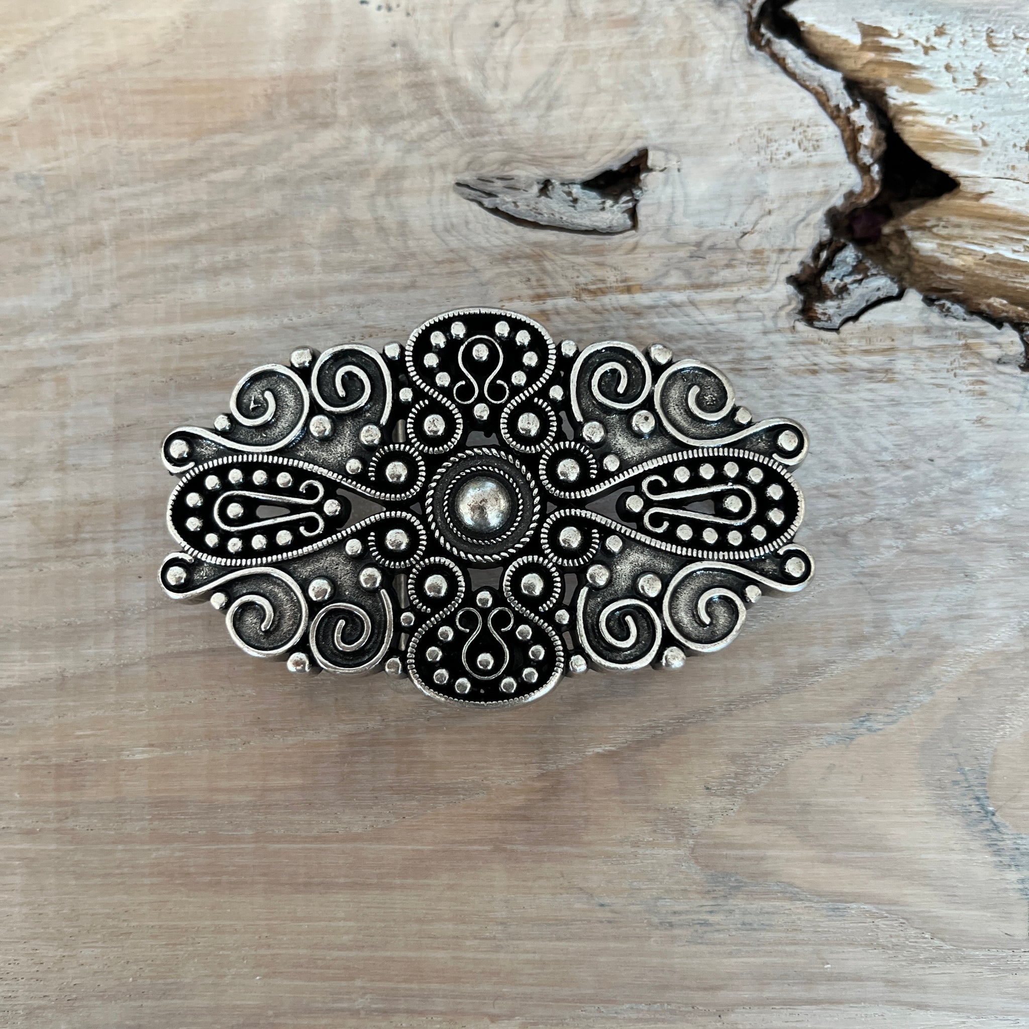 Wechselschnalle als schönes Ornament silberfarben 5,5x9cm. Passend für Gürtel bis maximal 4cm Breite. Massiv Metall