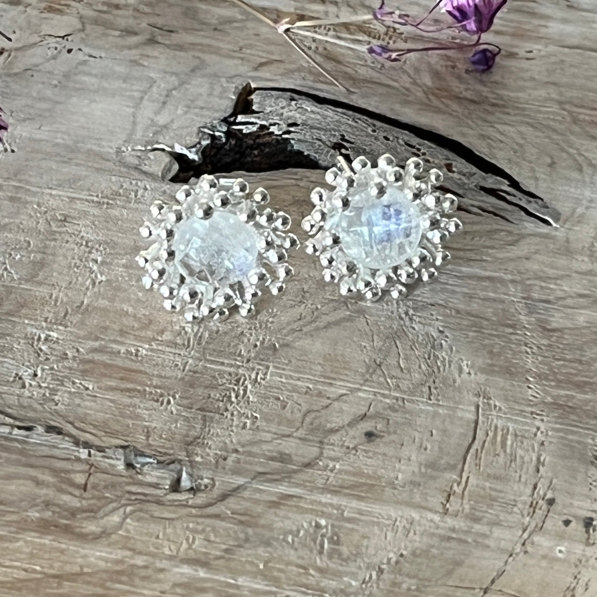 Ohrstecker 925 Sterlingsilber 11mm mit Regenbogen Mondstein