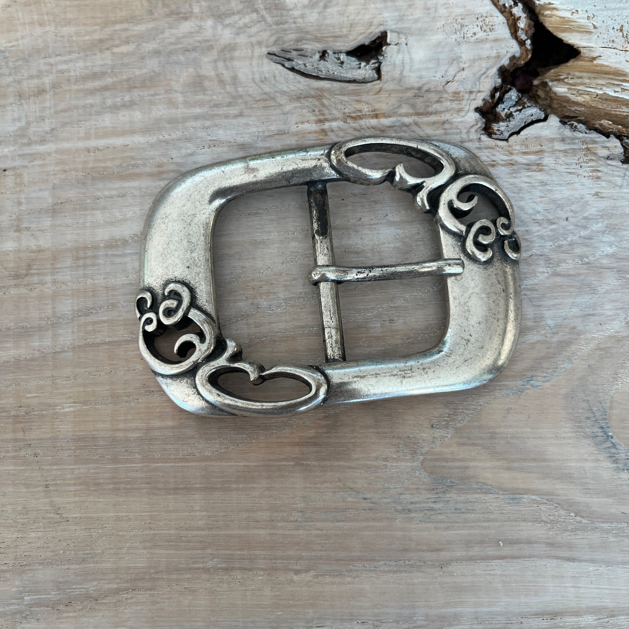 Wechselschnalle hübsch verziert, silberfarben leicht geschwärzt 5,5x8,5cm, massiv Metall. Passend für Gürtel bis 4cm Breite