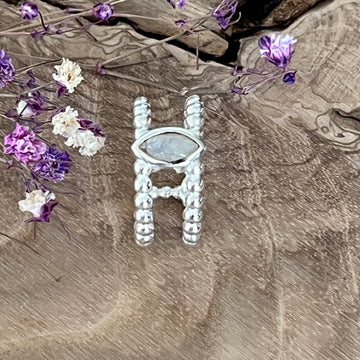 Ring 925 Sterlingsilber sehr fein und hübsch mit facettiertem Regenbogen Mondstein