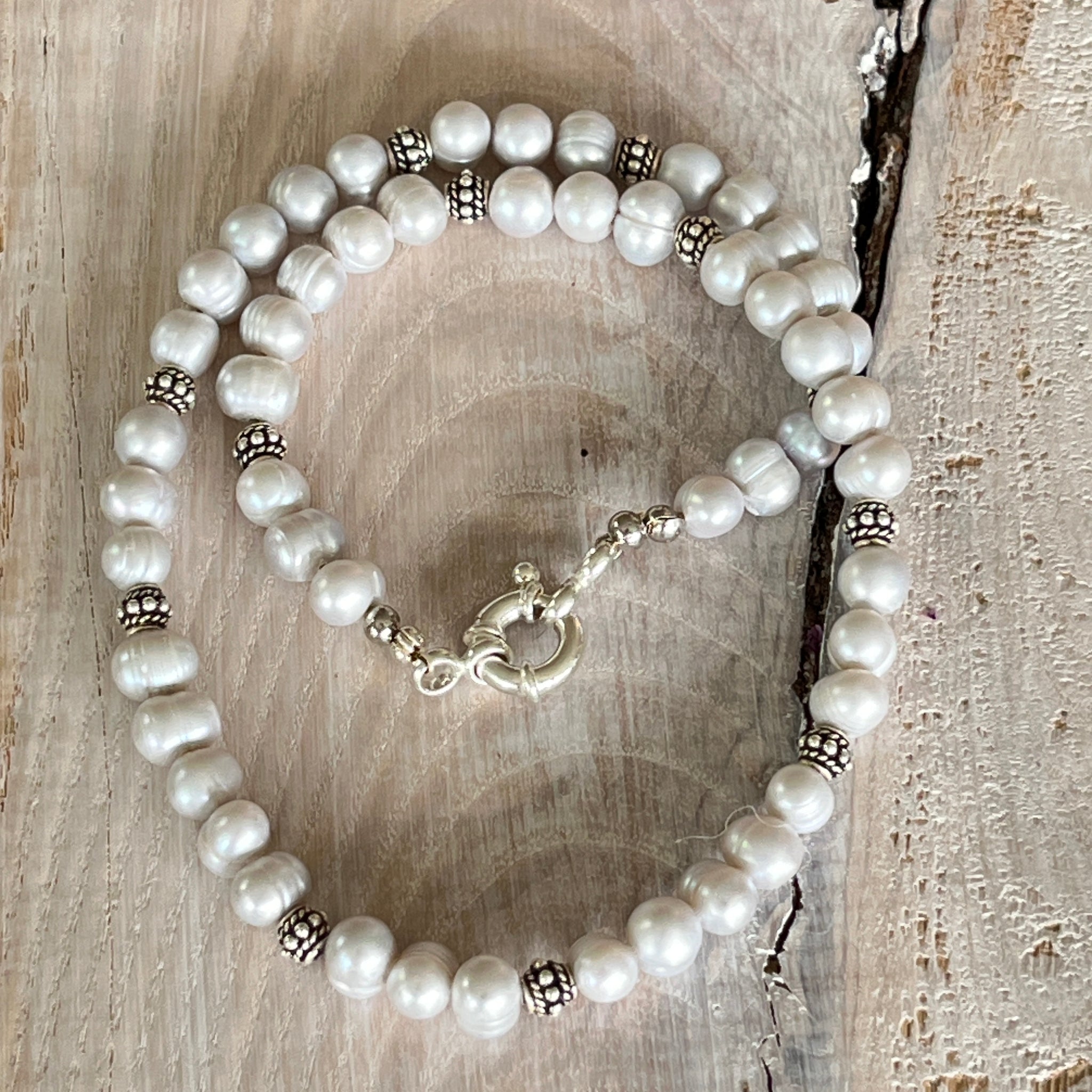 Einzelanfertigung  Süsswasserperlen-Kette weiss mit 925 Sterlingsilberteilchen 45,5cm