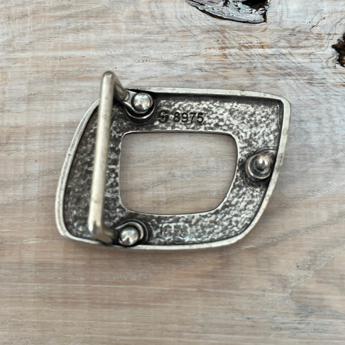 Wechselschnalle ganz schlicht, silberfarben leicht geschwärzt,gehämmerter Look. 5x6,5cm, massiv Metall. Passend für Gürtel bis 4cm Breite