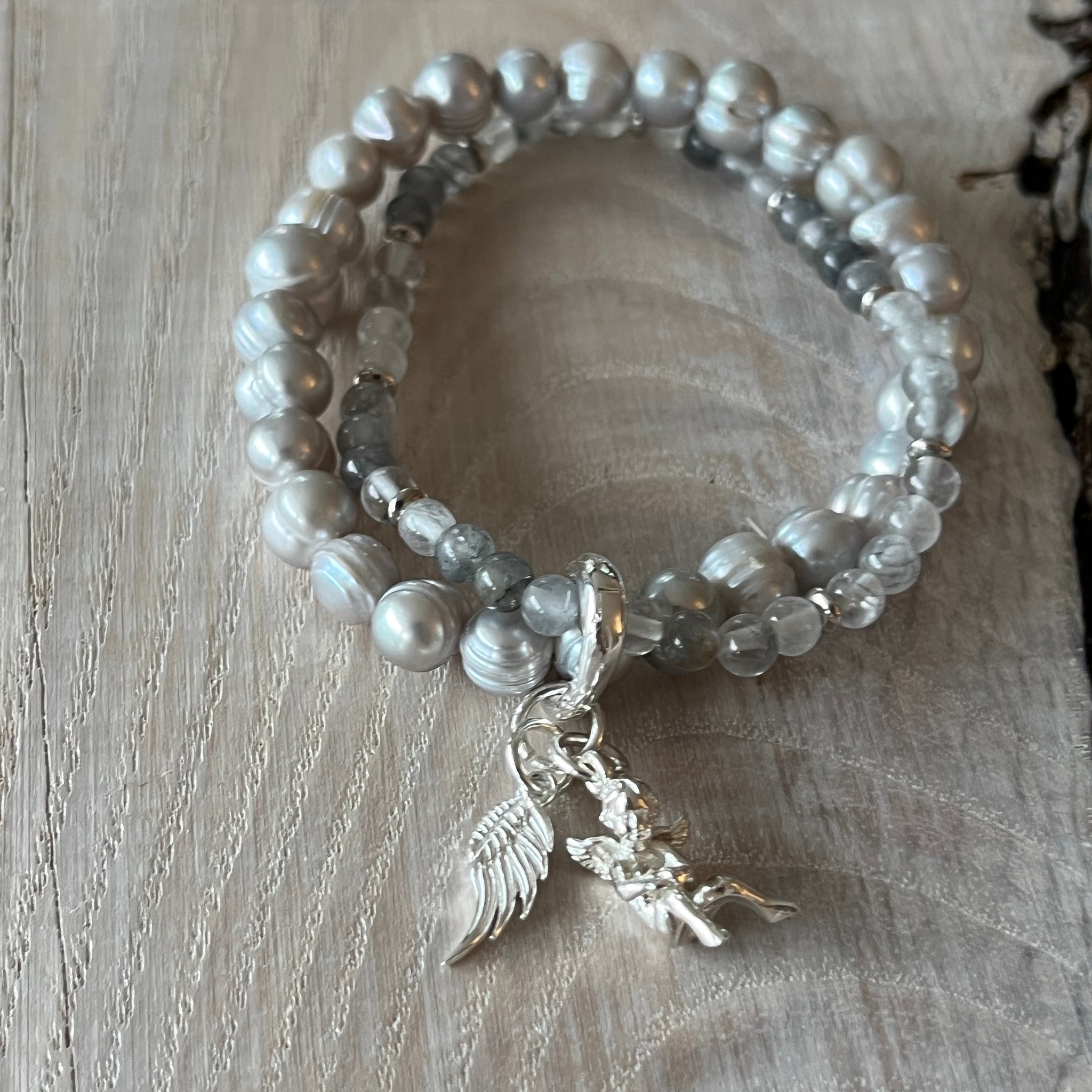 Elast Armband mit Süsswasserperle 8mm grau. 1  Edelsteinarmband Labradorit 5mm mit  925 Silberteilchen und ein Verschluss zum öffnen mit kleinem Engel und und kleiner Feder 925 Sterlingsilber