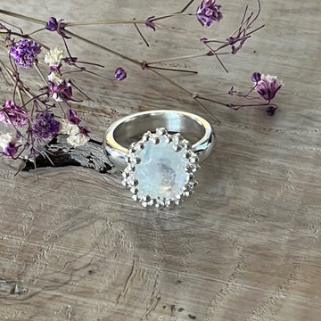Ring 925 Sterlingsilber mit Regenbogen Mondstein Ringbreite 4,5mm oben 16x14mm