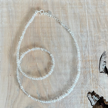 Traumhaft schöne 3mm Bergkristallkette und 925 Sterlingsilberteilchen. Kettenlänge  40cm mit Verlängerung 44cm. Ohne Anhänger