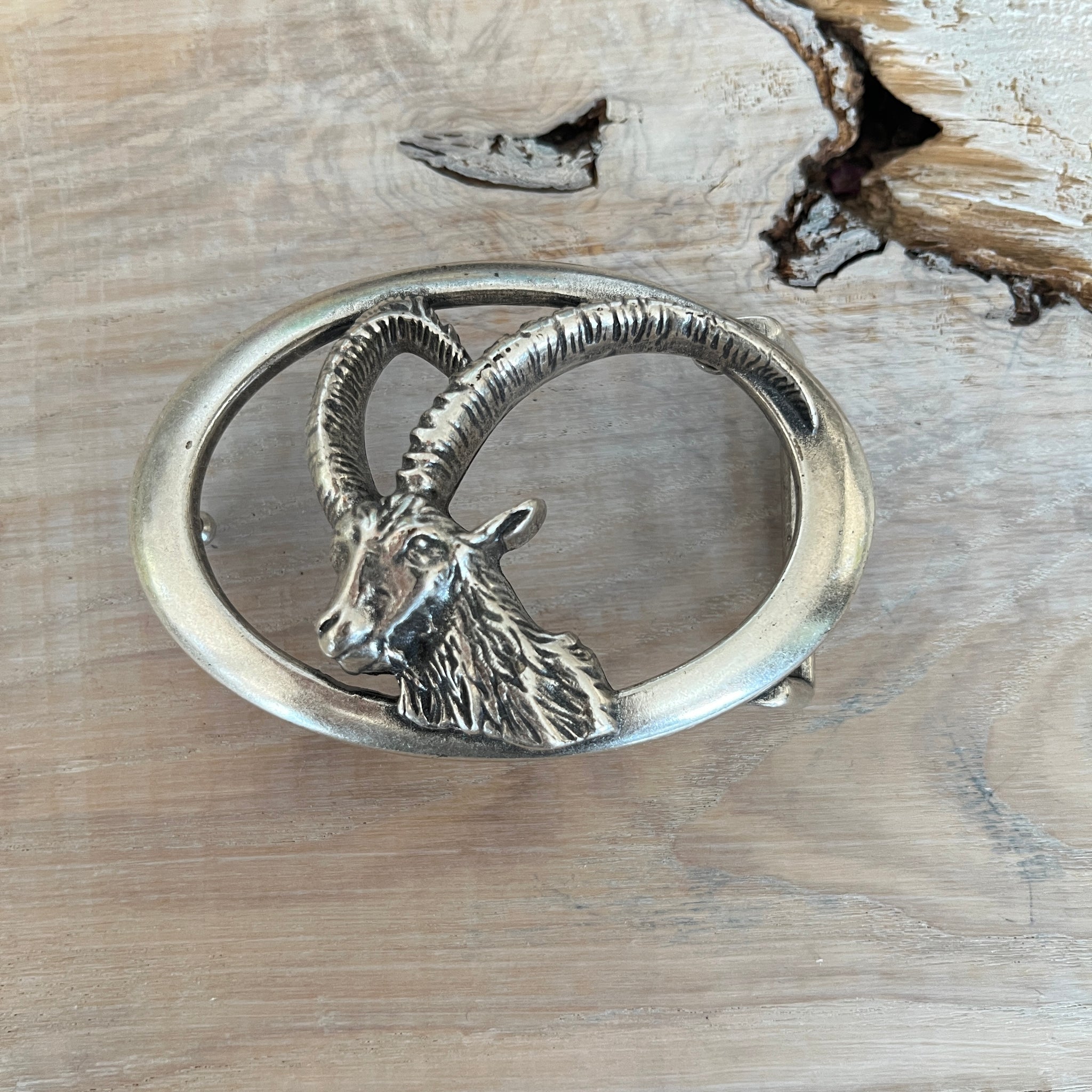 Wechselschnalle cooler Steinbock Silberfarben leicht geschwärzt 6x9cm. Passend zu Gürtel bis 4cm Breite. Massiv Metall