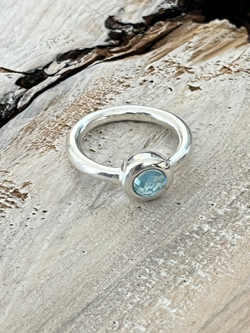 Ring 925 Sterlingsilber mit wunderschönem schlichten Design mit bezauberndem echtem Edelstein, blauer Opal 9mm