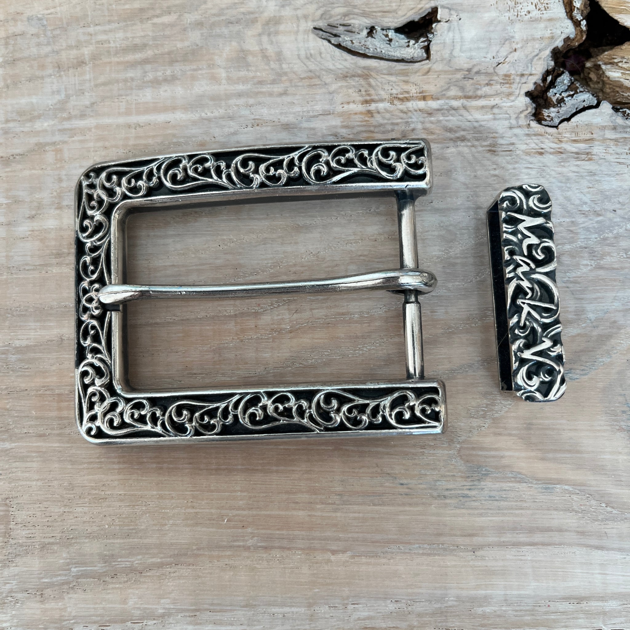 Wechselschnalle elegant verziert, silberfarben leicht geschwärzt 6,5x8cm, massiv Metall. Passend für Gürtel bis 4cm Breite