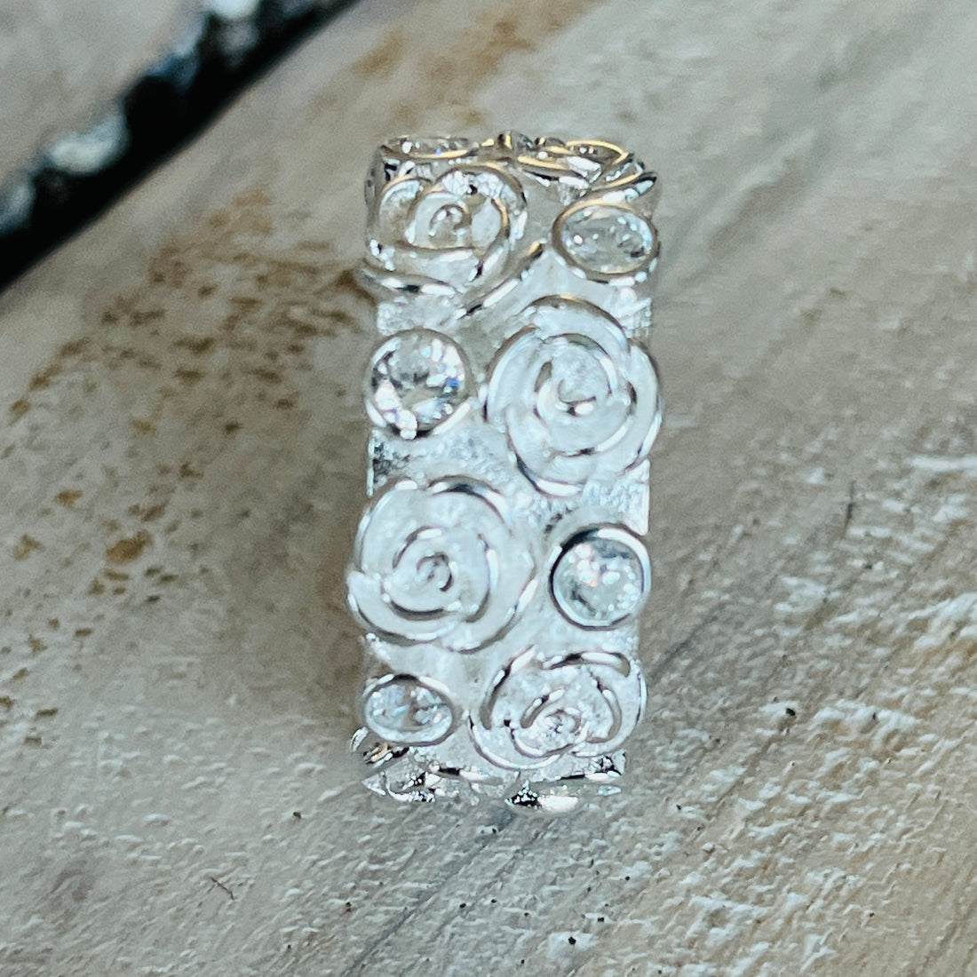 Ring 925 Sterlingsilber mit wunderschönen Rosen und vielen Zirkoniasteinen 10mm breit