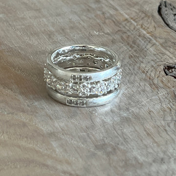 Ring Kombi bestehend aus 3 Ringen 1x Ethernity Zirkonia 4mm und 2 Sterlingsilberringen mit je 3 mini Zirkonia